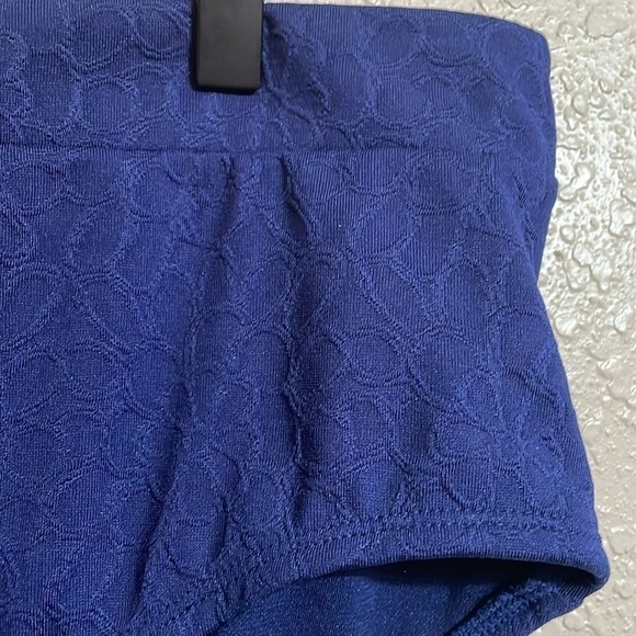 Freshwater textured swimsuit bottoms - Picture 2 of 7